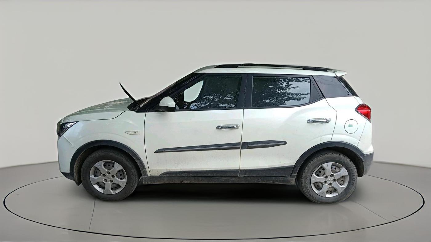 2019 Mahindra XUV300 W6 1.2 PETROL, Petrol, Manual, 93,885 km, exterior