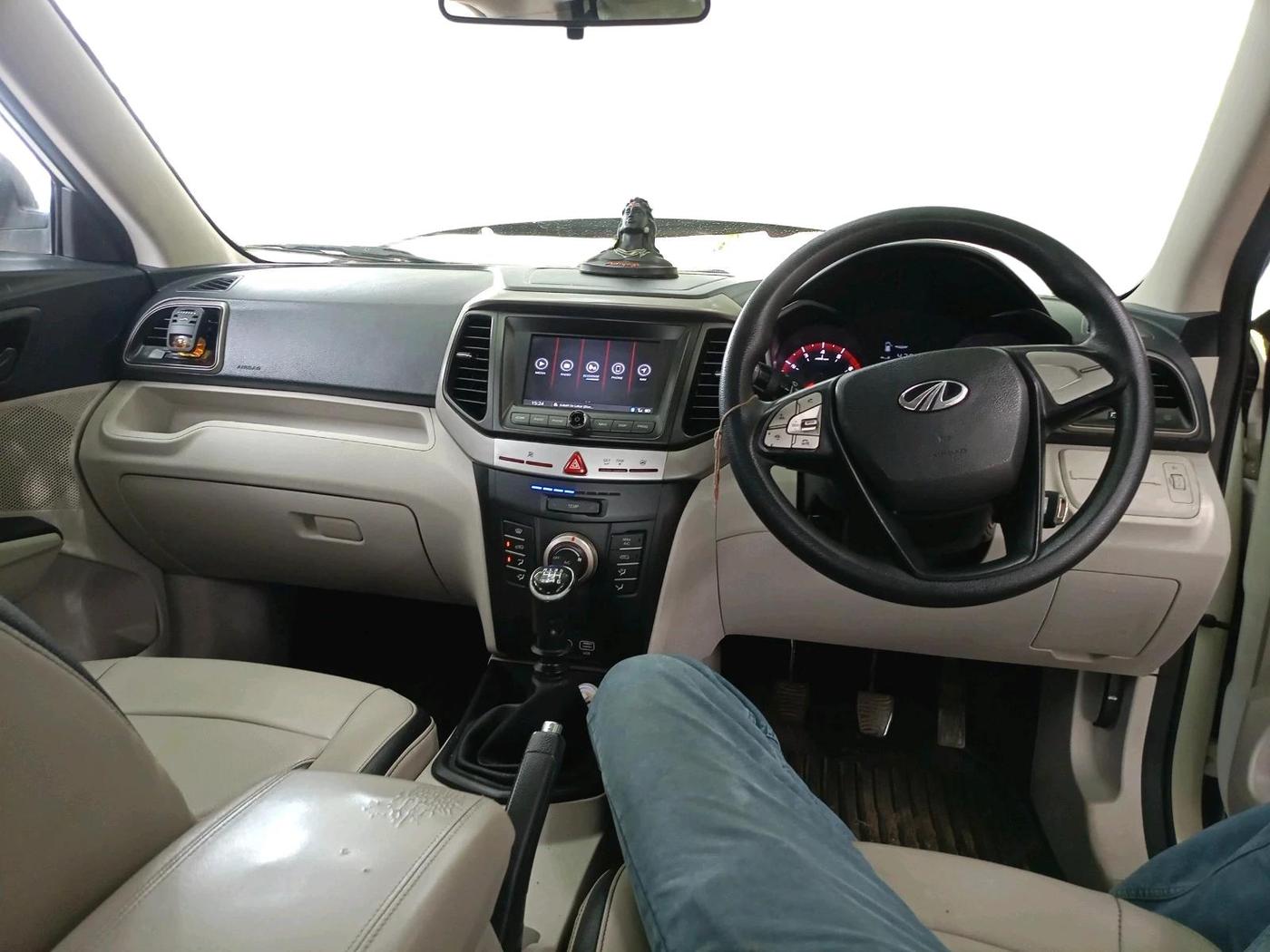 2019 Mahindra XUV300 W6 1.2 PETROL, Petrol, Manual, 93,885 km, interior