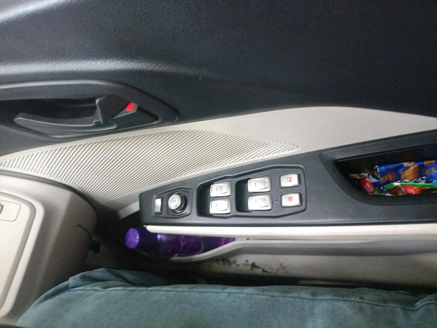 2019 Mahindra XUV300 W6 1.2 PETROL, Petrol, Manual, 93,885 km, interior
