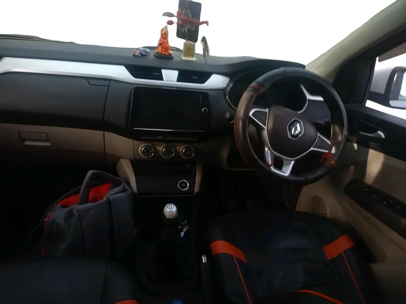 2019 Renault TRIBER RXZ, Petrol, Manual, 1,12,891 km, interior