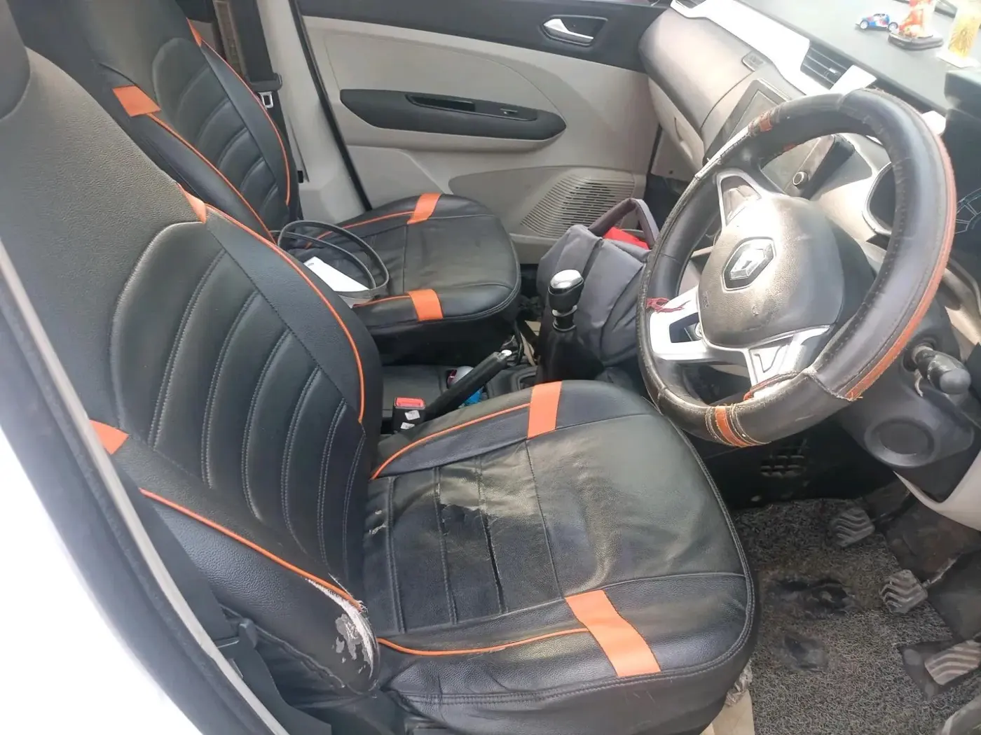 2019 Renault TRIBER RXZ, Petrol, Manual, 1,12,891 km, interior