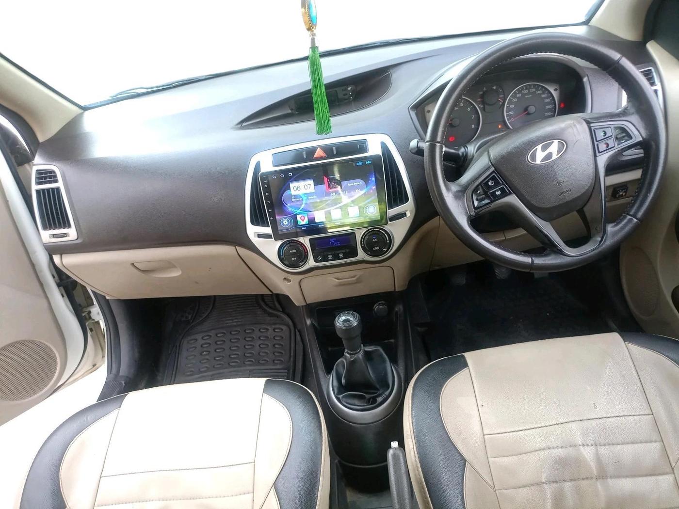 2014 Hyundai i20 SPORTZ 1.2, Petrol, Manual, 92,614 km, interior