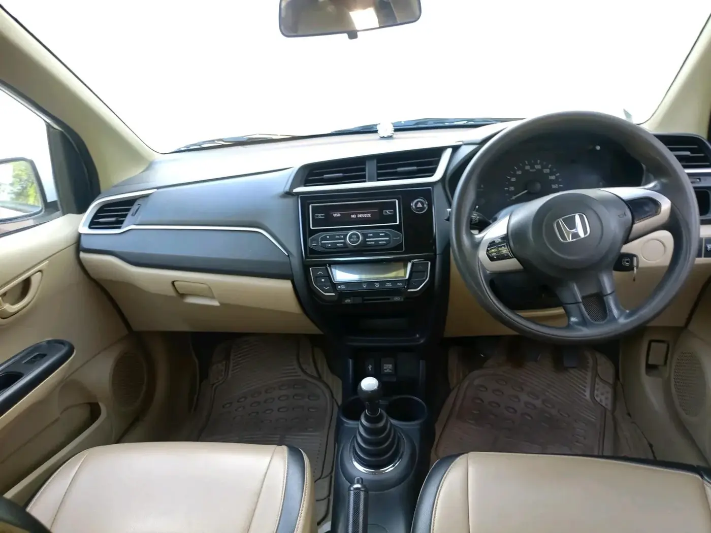 2017 Honda Amaze 1.2L I-VTEC S, Petrol, Manual, 1,71,371 km, interior