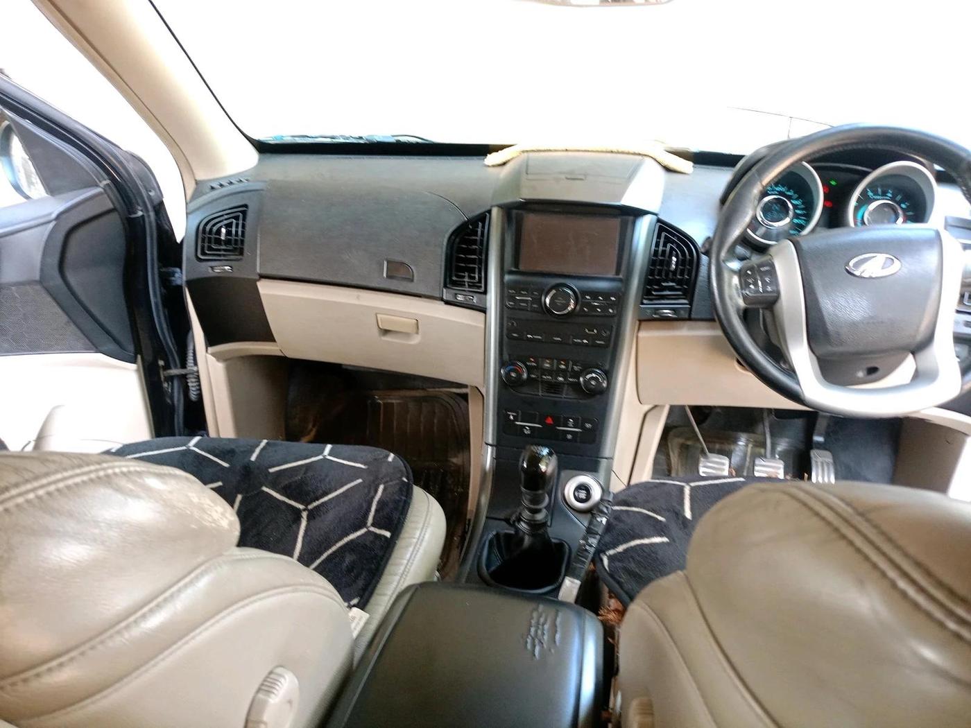 2015 Mahindra XUV500 W10, Diesel, Manual, 1,51,914 km, interior