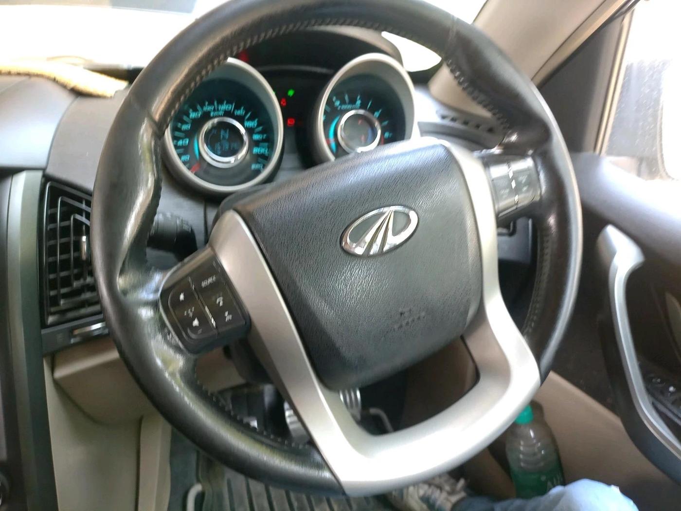 2015 Mahindra XUV500 W10, Diesel, Manual, 1,51,914 km, interior