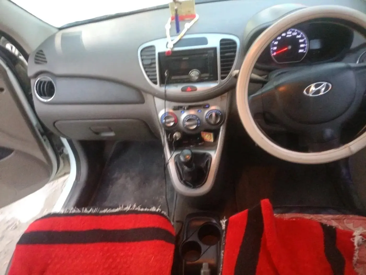2012 Hyundai i10 MAGNA 1.1, CNG, Manual, 87,996 km, interior