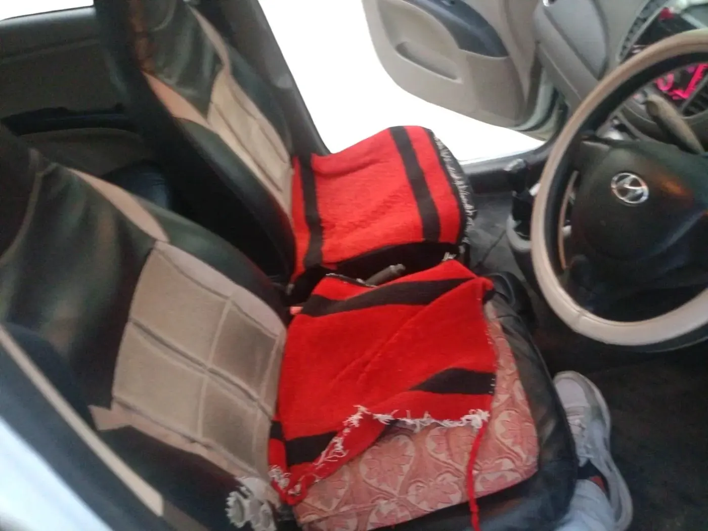 2012 Hyundai i10 MAGNA 1.1, CNG, Manual, 87,996 km, interior
