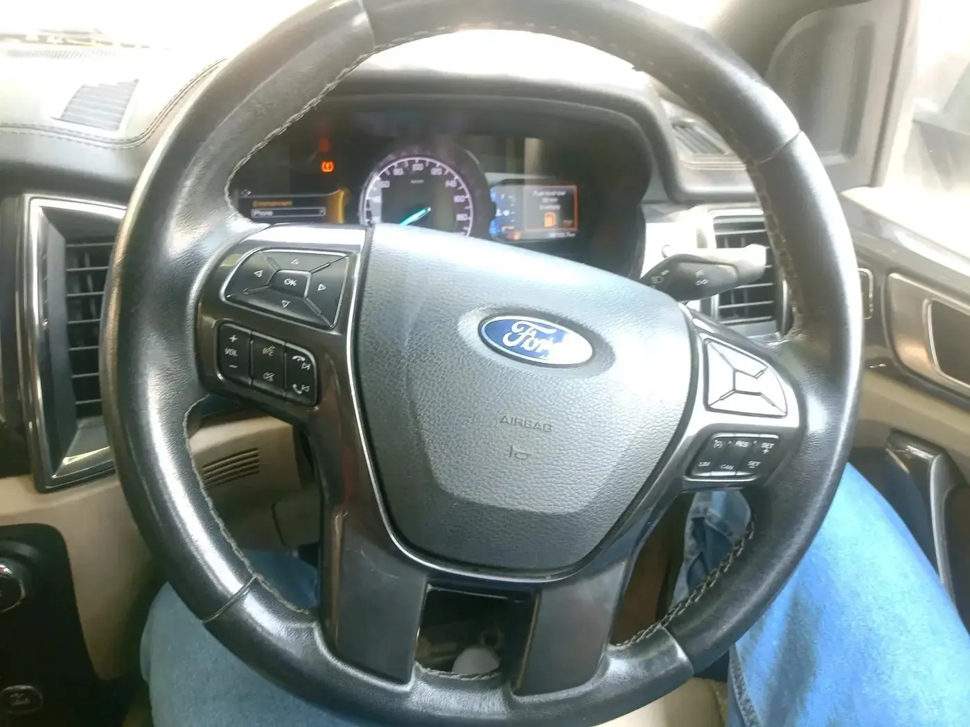 2019 Ford Endeavour TITANIUM PLUS 3.2 4X4 AT SUNROOF, Diesel, Automatic, 98,300 km, interior