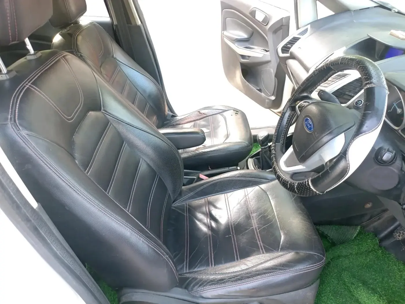 2013 Ford Ecosport TITANIUM 1.5L DIESEL, Diesel, Manual, 1,55,845 km, interior