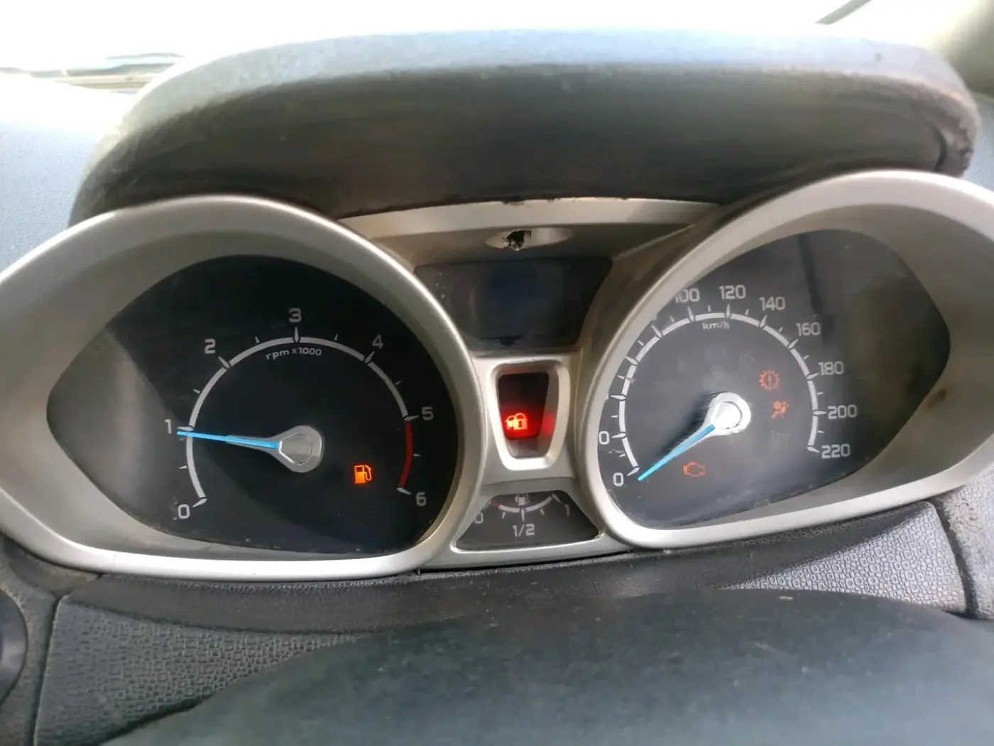 2013 Ford Ecosport TITANIUM 1.5L DIESEL, Diesel, Manual, 1,55,845 km, interior