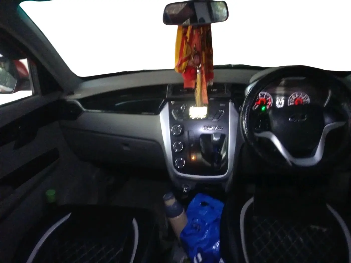 2016 Mahindra Kuv100 K8 D 5 STR, Diesel, Manual, 1,18,737 km, interior