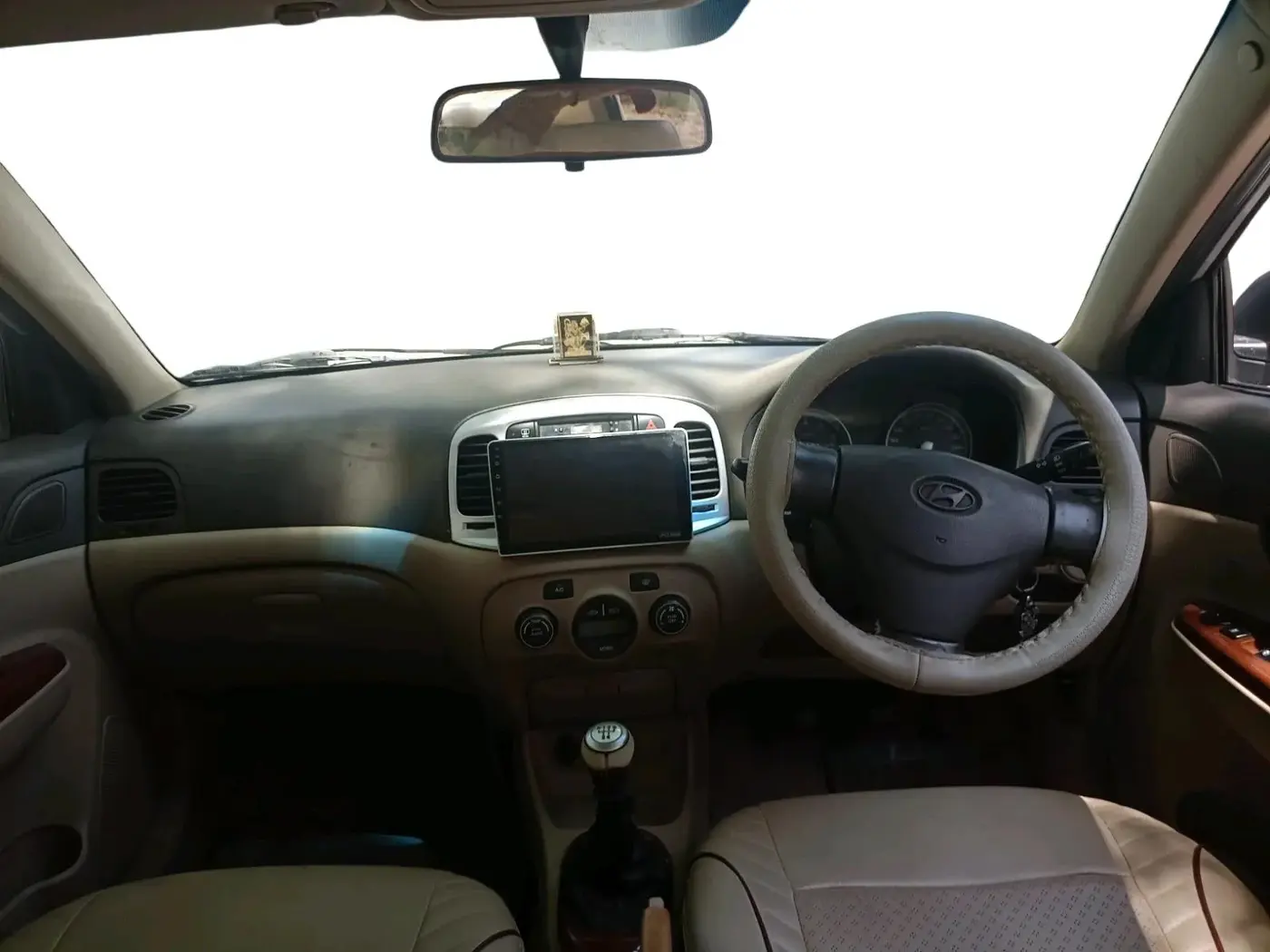2011 Hyundai Verna TRANSFORM 1.6 SX VTVT, Petrol, Manual, 1,02,417 km, interior