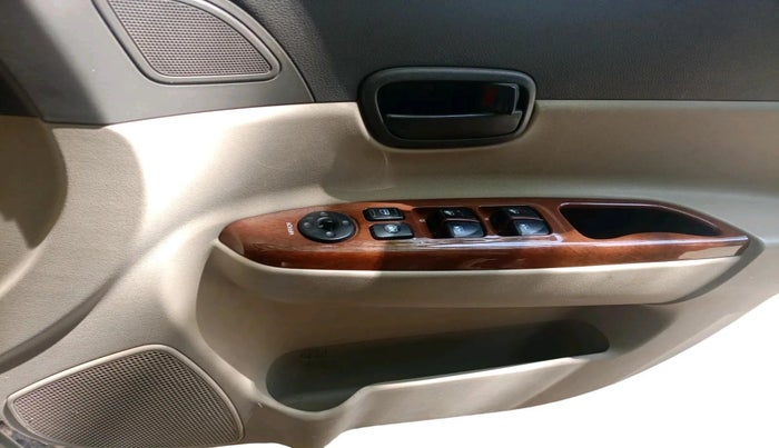 2011 Hyundai Verna TRANSFORM 1.6 SX VTVT, Petrol, Manual, 1,02,417 km, interior