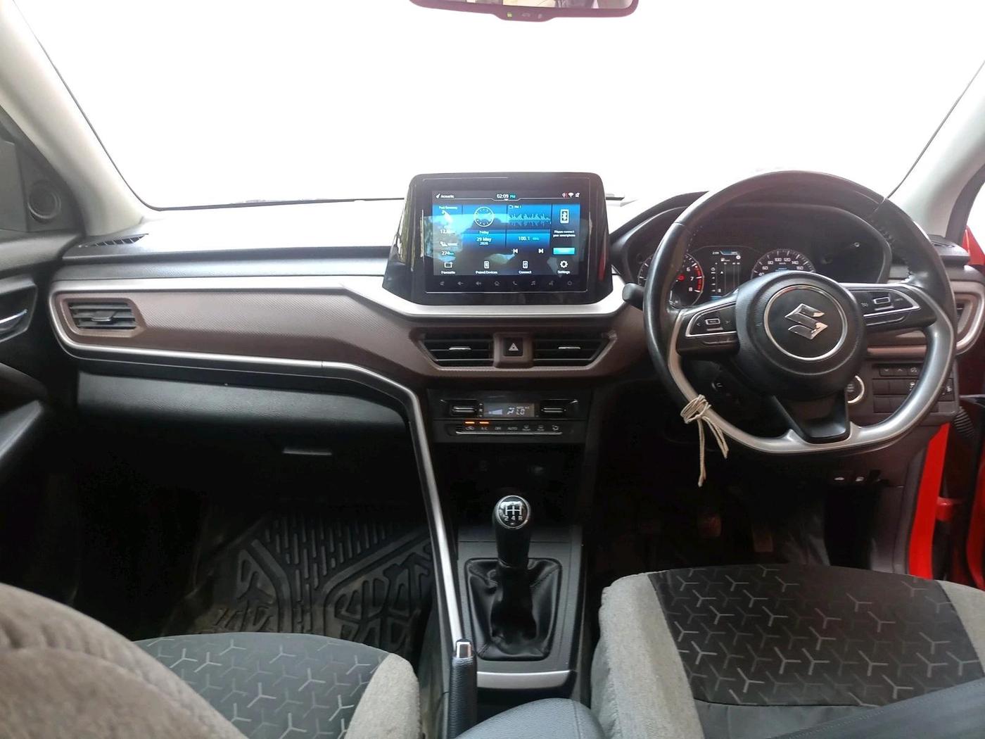 2022 Maruti BREZZA ZXI + SMART HYBRID, Petrol, Manual, 42,348 km, interior