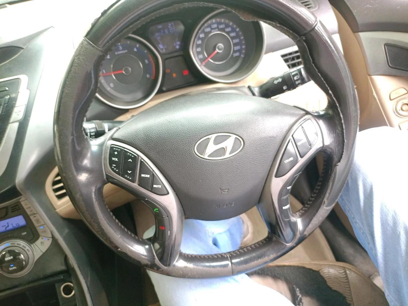 2014 Hyundai New Elantra 1.8 SX MT VTVT, Petrol, Manual, 2,16,103 km, interior
