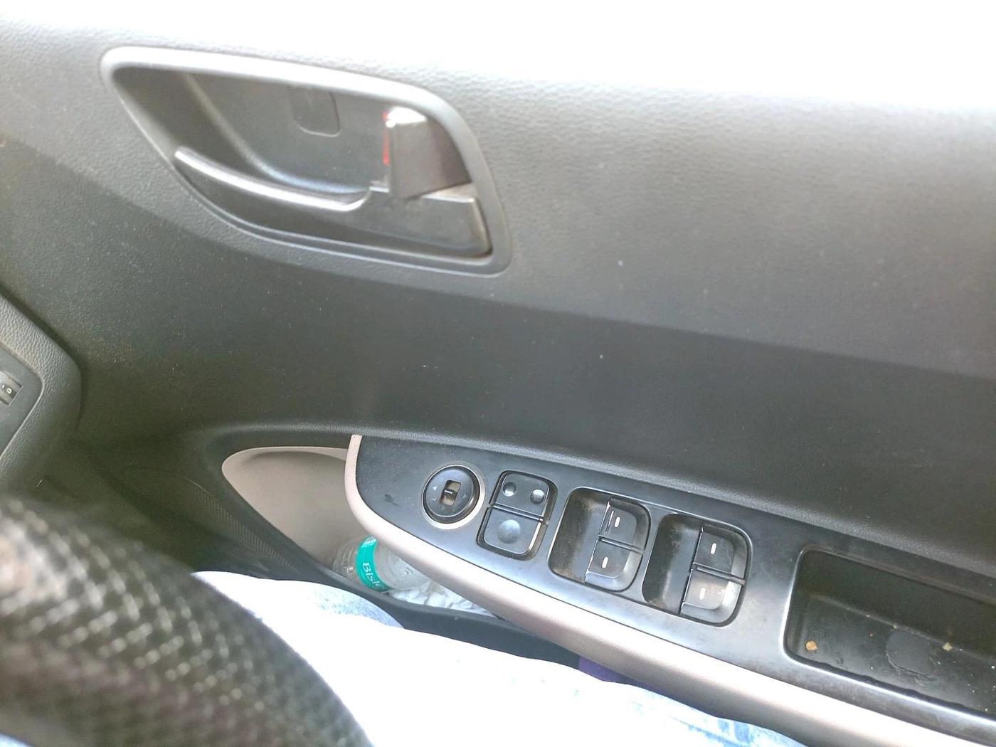 2017 Hyundai Grand i10 MAGNA 1.2 KAPPA VTVT, CNG, Manual, 1,79,913 km, interior