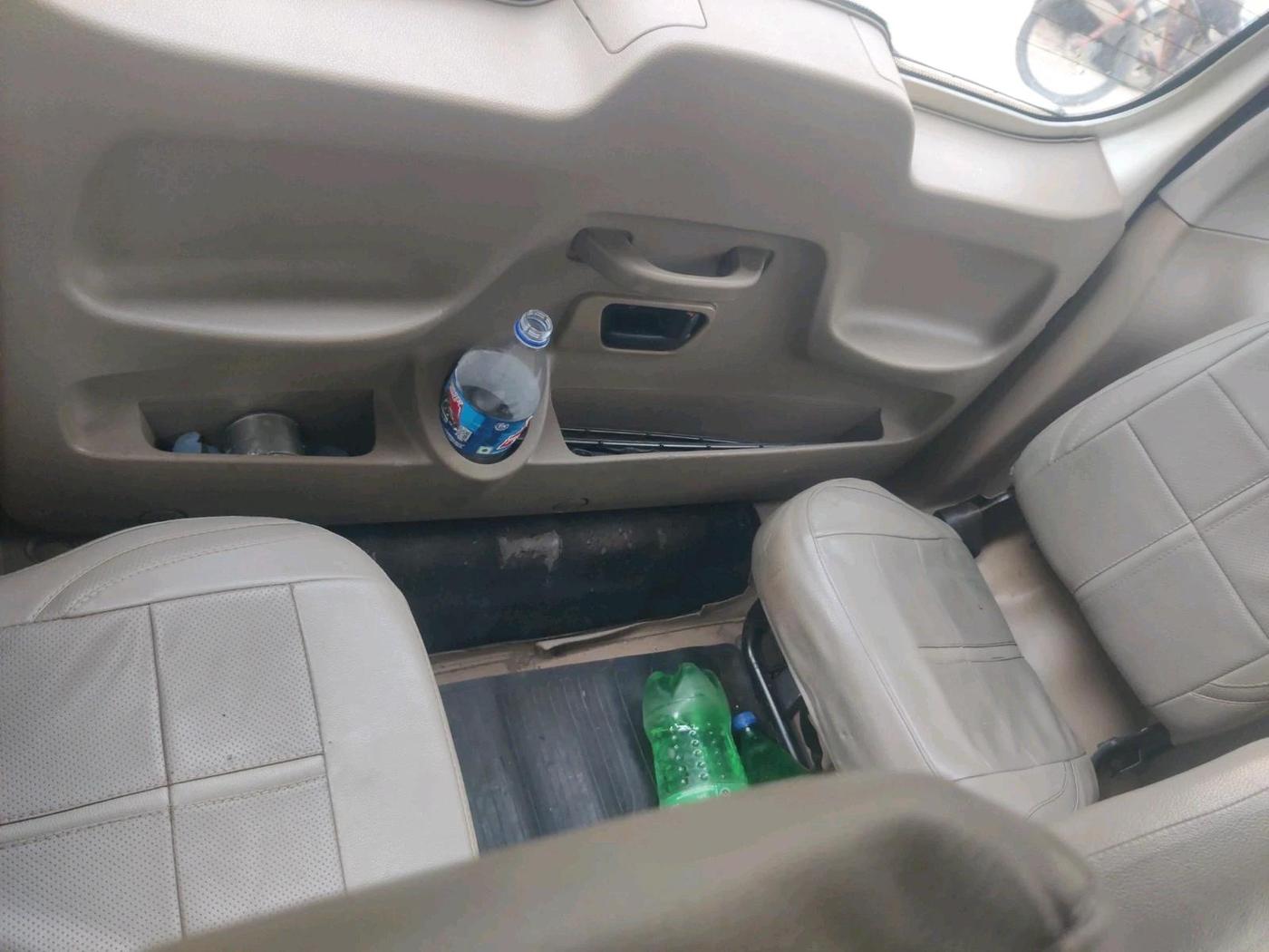 2017 Mahindra TUV300 T8, Diesel, Manual, 2,08,169 km, interior