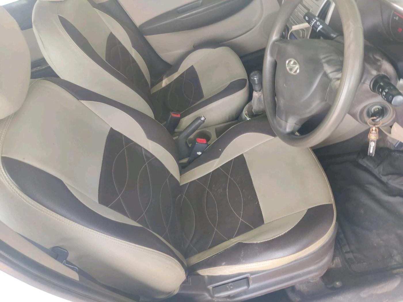 2011 Hyundai i20 MAGNA 1.2, CNG, Manual, 1,32,906 km, interior