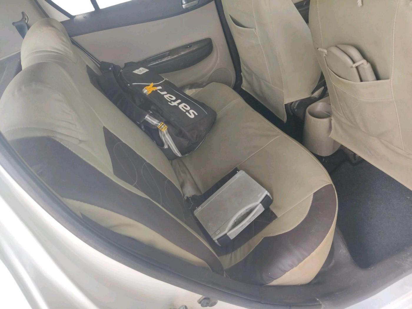2011 Hyundai i20 MAGNA 1.2, CNG, Manual, 1,32,906 km, interior