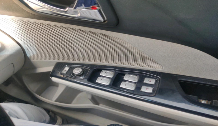 2019 Mahindra XUV300 W8 1.5 DIESEL, Diesel, Manual, 1,36,867 km, interior