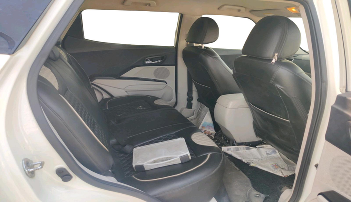2019 Mahindra XUV300 W8 1.5 DIESEL, Diesel, Manual, 1,36,867 km, interior