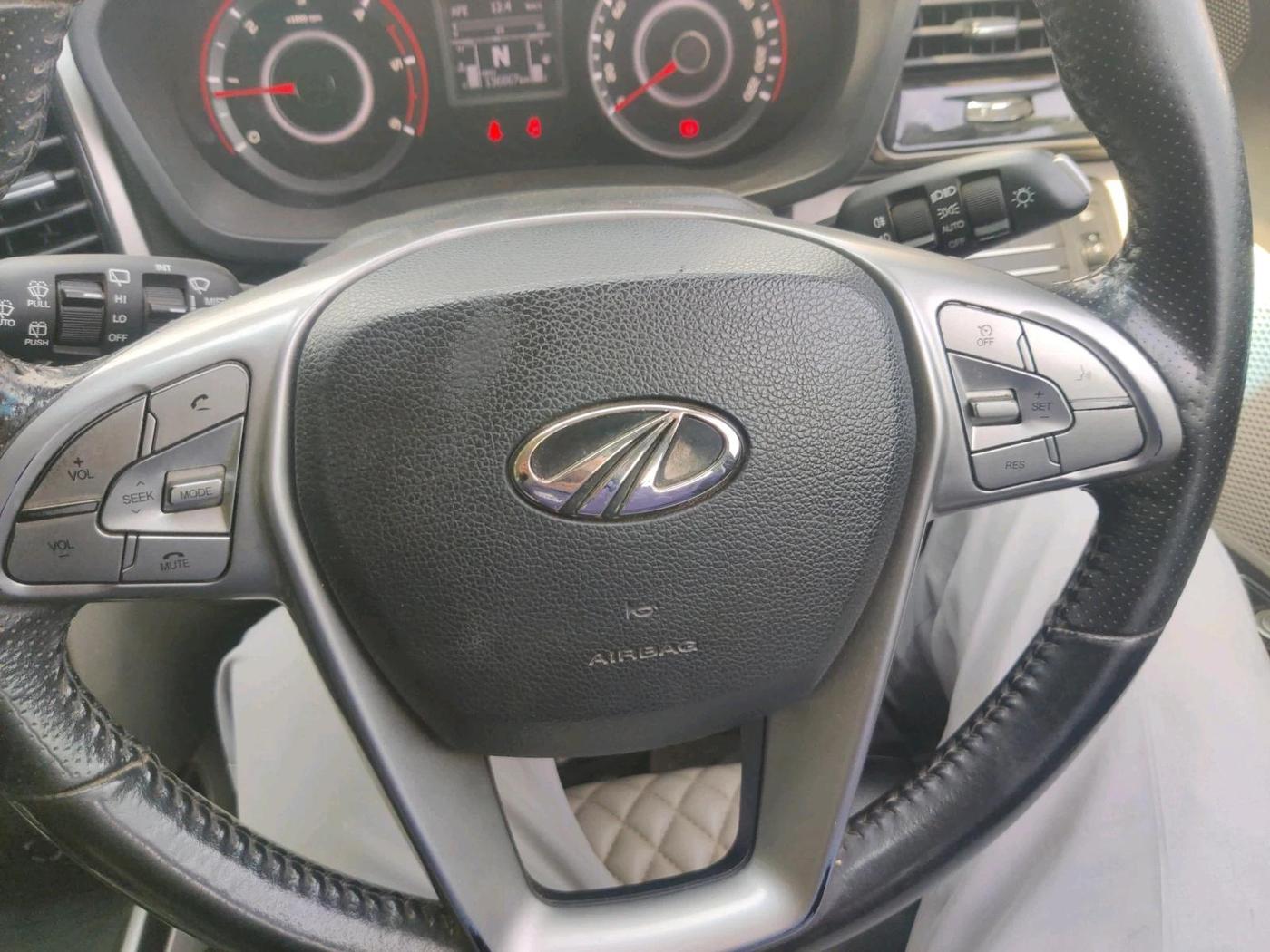 2019 Mahindra XUV300 W8 1.5 DIESEL, Diesel, Manual, 1,36,867 km, interior