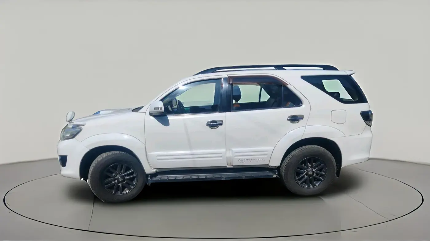 2016 Toyota Fortuner 3.0 4X2 AT, Diesel, Automatic, 2,52,000 km, exterior