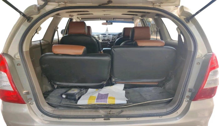 2015 Toyota Innova 2.5 VX 7 STR, Diesel, Manual, 1,03,101 km, exterior