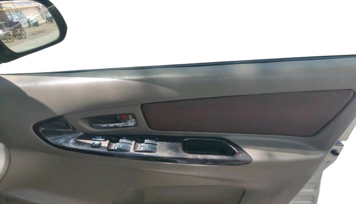 2015 Toyota Innova 2.5 VX 7 STR, Diesel, Manual, 1,03,101 km, interior