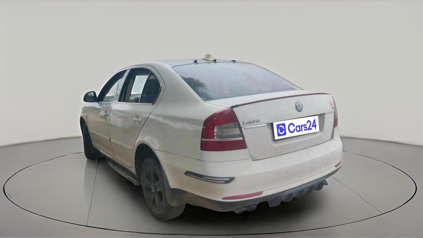 2011 Skoda Laura AMBIENTE 1.9 TDI AT, Diesel, Automatic, 1,15,128 km, exterior