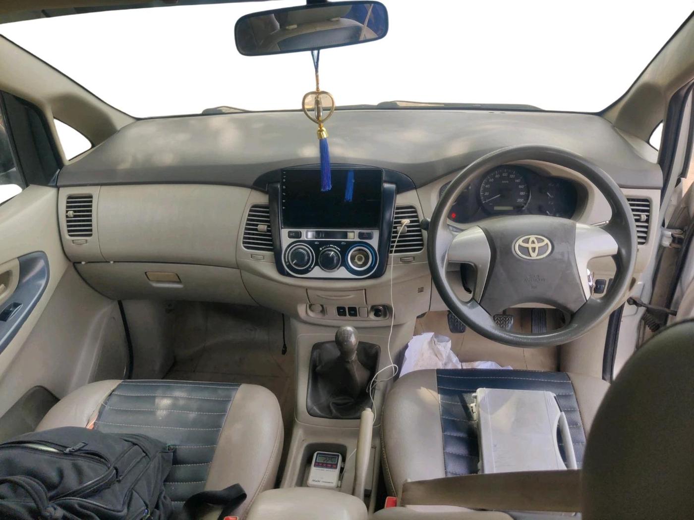 2012 Toyota Innova GX 2.5 7 STR, Diesel, Manual, 2,72,164 km, interior