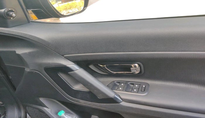 2025 Tata Harrier FEARLESS PLUS DARK EDITION AT, Diesel, Automatic, 16,340 km, interior