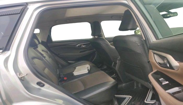 2022 Toyota URBAN CRUISER HYRYDER V HYBRID, Hybrid, Automatic, 77,942 km, interior