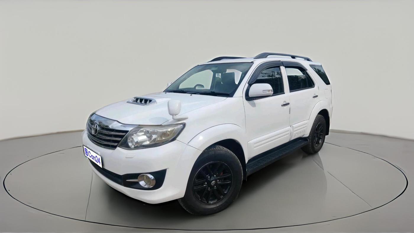2015 Toyota Fortuner 3.0 4X4 AT, Diesel, Automatic, 3,14,476 km, exterior