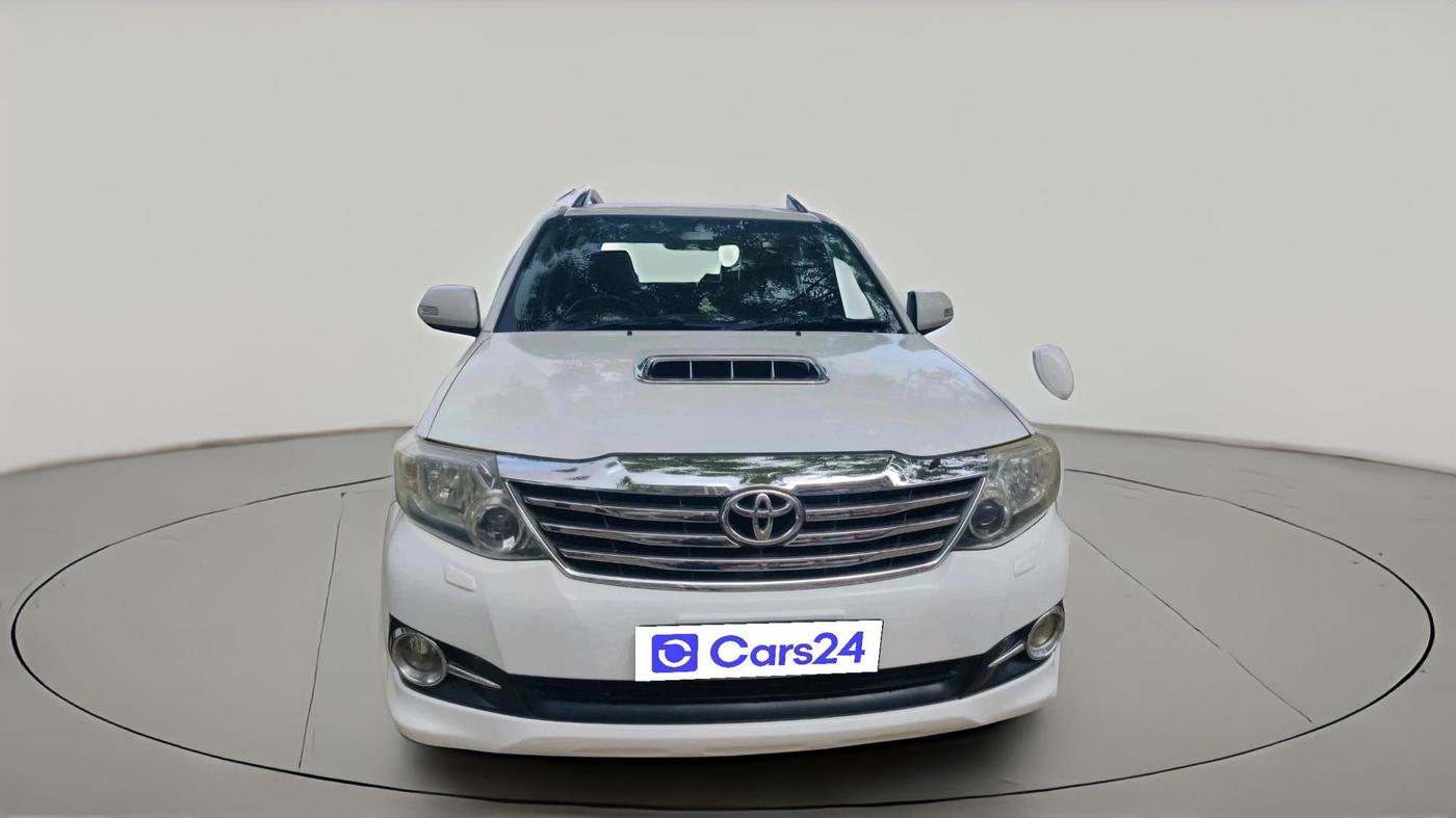2015 Toyota Fortuner 3.0 4X4 AT, Diesel, Automatic, 3,14,476 km, exterior