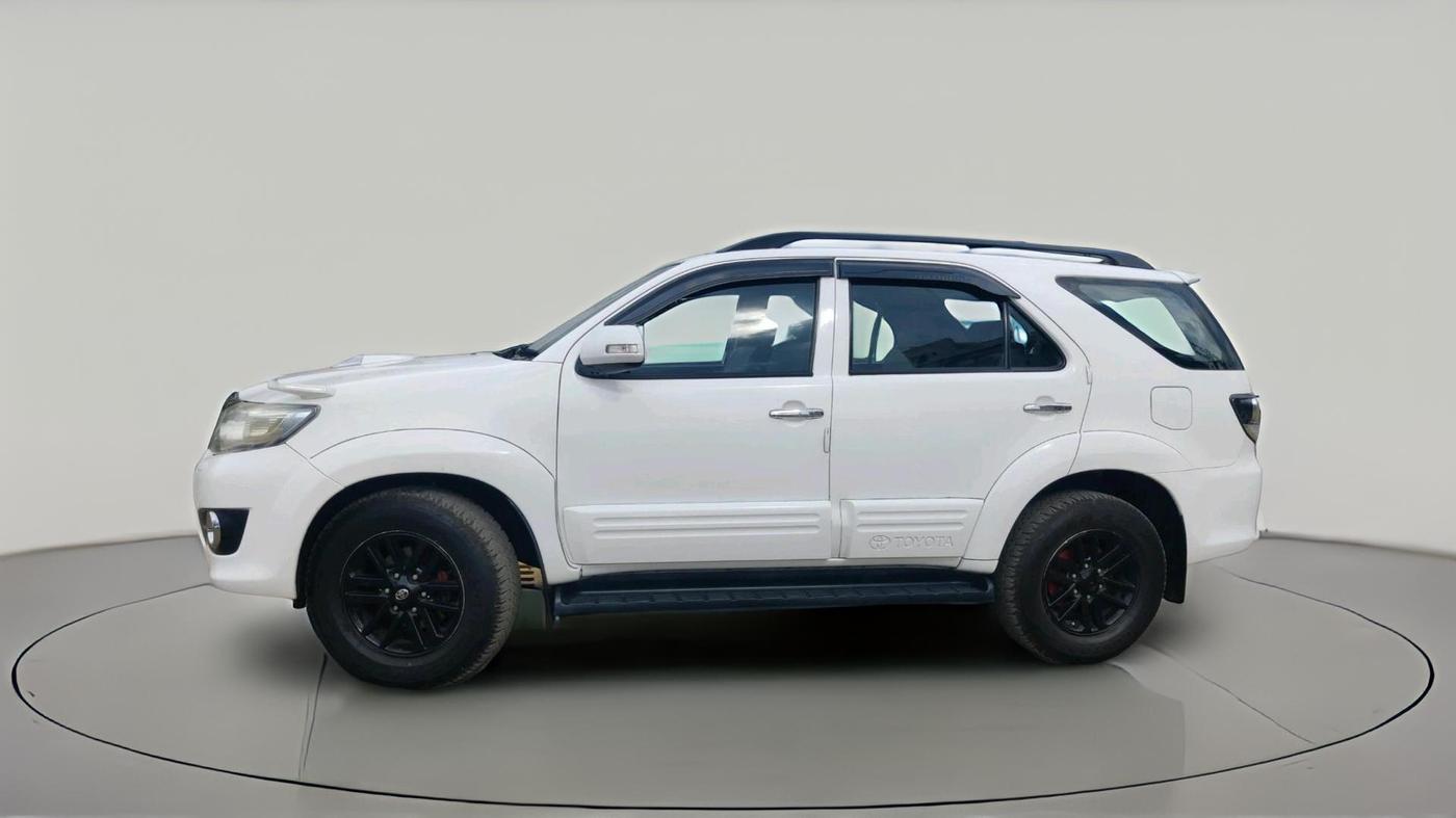 2015 Toyota Fortuner 3.0 4X4 AT, Diesel, Automatic, 3,14,476 km, exterior