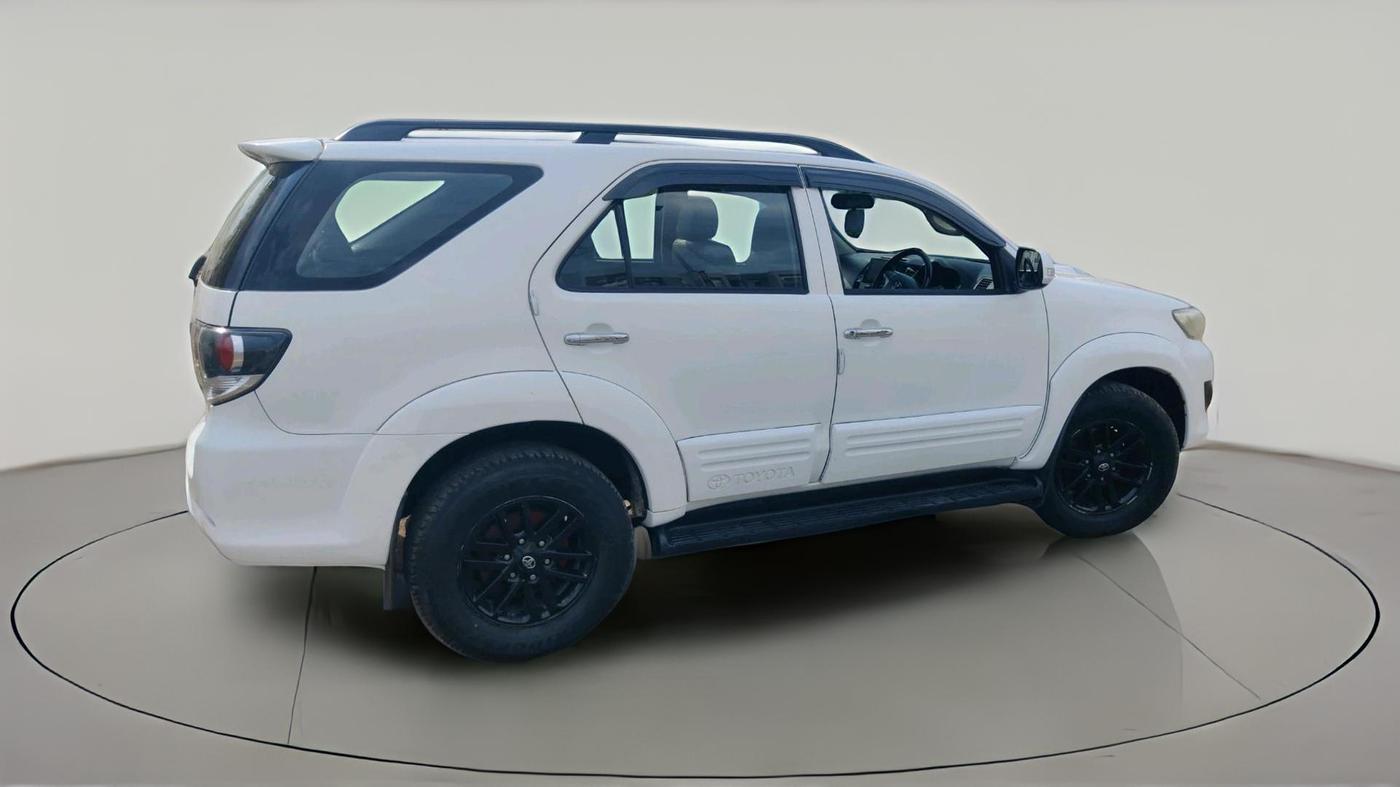 2015 Toyota Fortuner 3.0 4X4 AT, Diesel, Automatic, 3,14,476 km, exterior