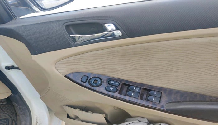 2013 Hyundai Verna FLUIDIC 1.6 CRDI EX, Diesel, Manual, 1,07,066 km, interior