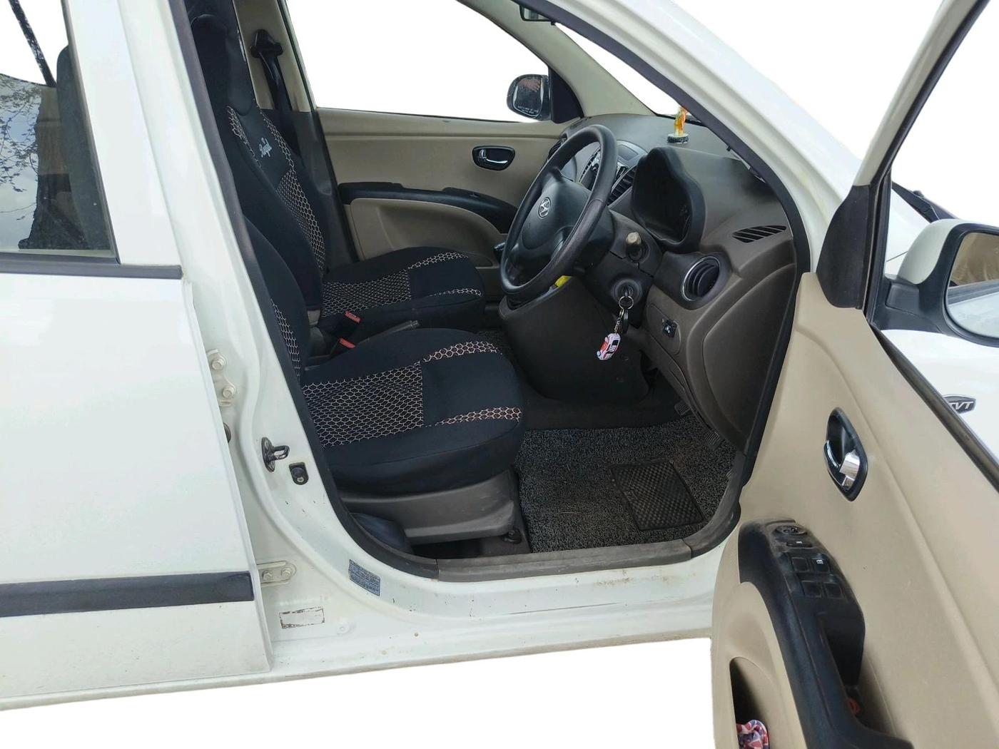 2012 Hyundai i10 MAGNA 1.2, CNG, Manual, 89,338 km, interior
