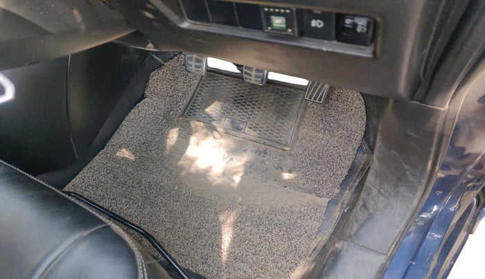 2018 Maruti Swift VXI, CNG, Manual, 1,08,240 km, interior