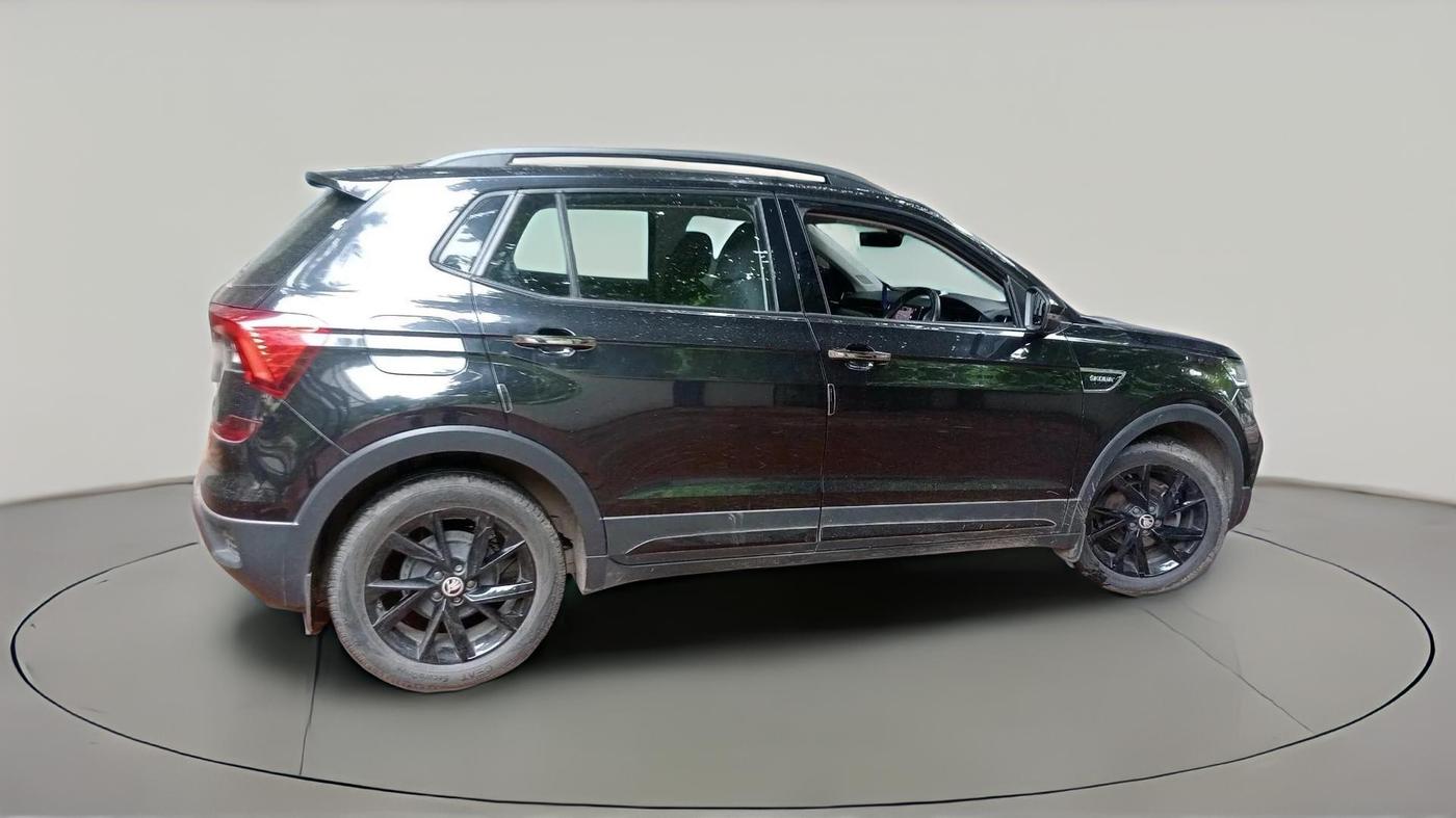 2025 Skoda KUSHAQ Sportline 1.0L TSI MT, Petrol, Manual, 15,739 km, exterior