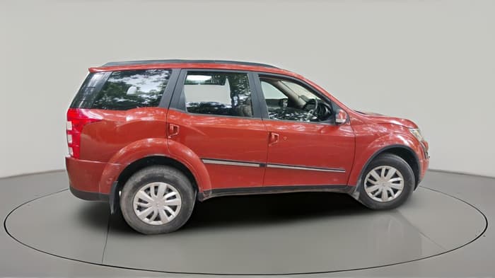 2016 Mahindra XUV500 W6 AT, Diesel, Automatic, 1,82,857 km, exterior