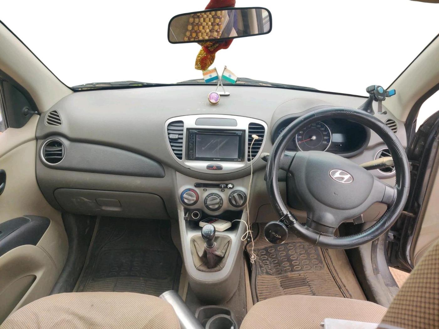2013 Hyundai i10 ERA 1.1, CNG, Manual, 1,80,366 km, interior