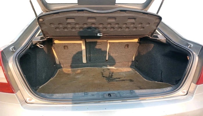 2011 Skoda Laura ELEGANCE 2.0 TDI CR MT, Diesel, Manual, 86,347 km, exterior