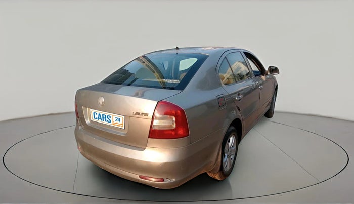 2011 Skoda Laura ELEGANCE 2.0 TDI CR MT, Diesel, Manual, 86,347 km, exterior