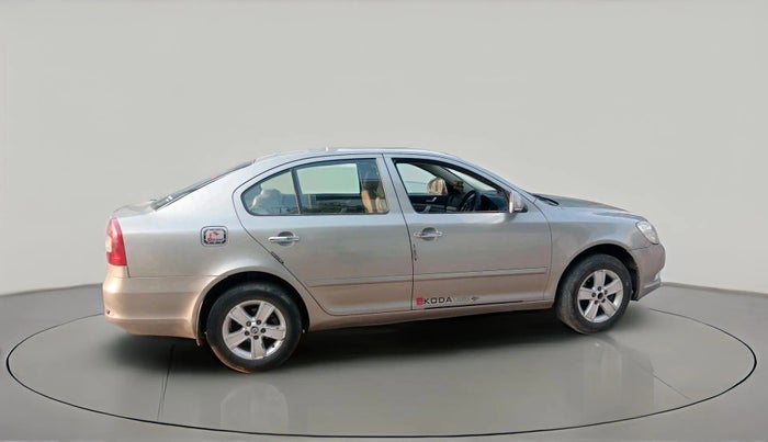 2011 Skoda Laura ELEGANCE 2.0 TDI CR MT, Diesel, Manual, 86,347 km, exterior