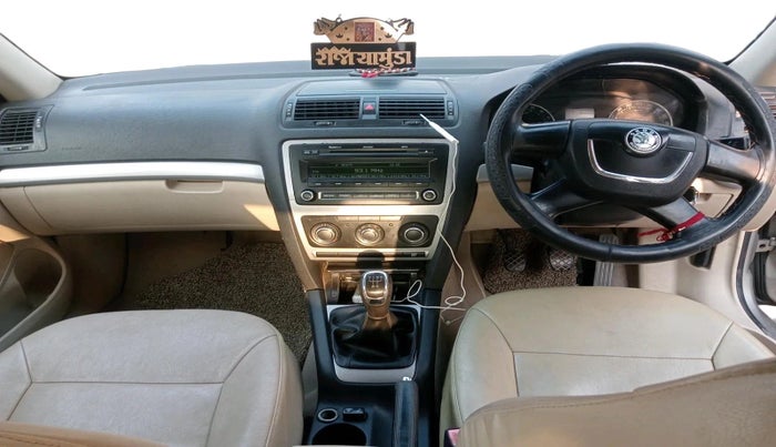 2011 Skoda Laura ELEGANCE 2.0 TDI CR MT, Diesel, Manual, 86,347 km, interior