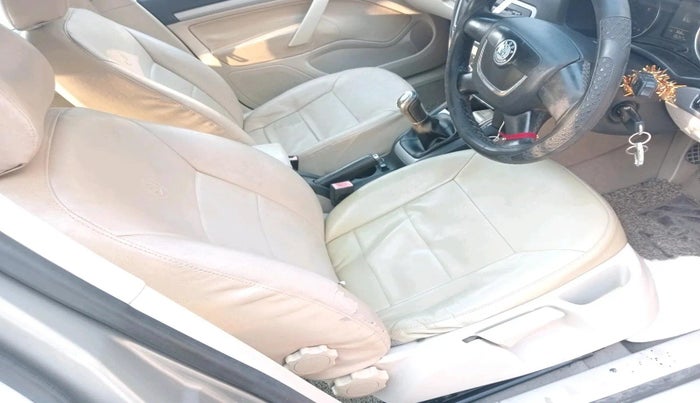 2011 Skoda Laura ELEGANCE 2.0 TDI CR MT, Diesel, Manual, 86,347 km, interior