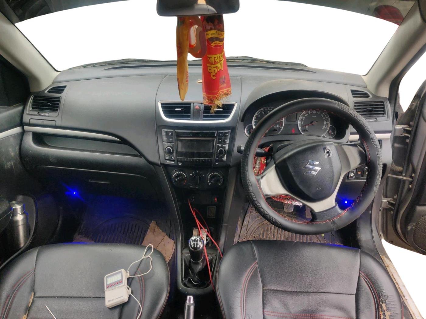2015 Maruti Swift VXI, CNG, Manual, 1,90,398 km, interior