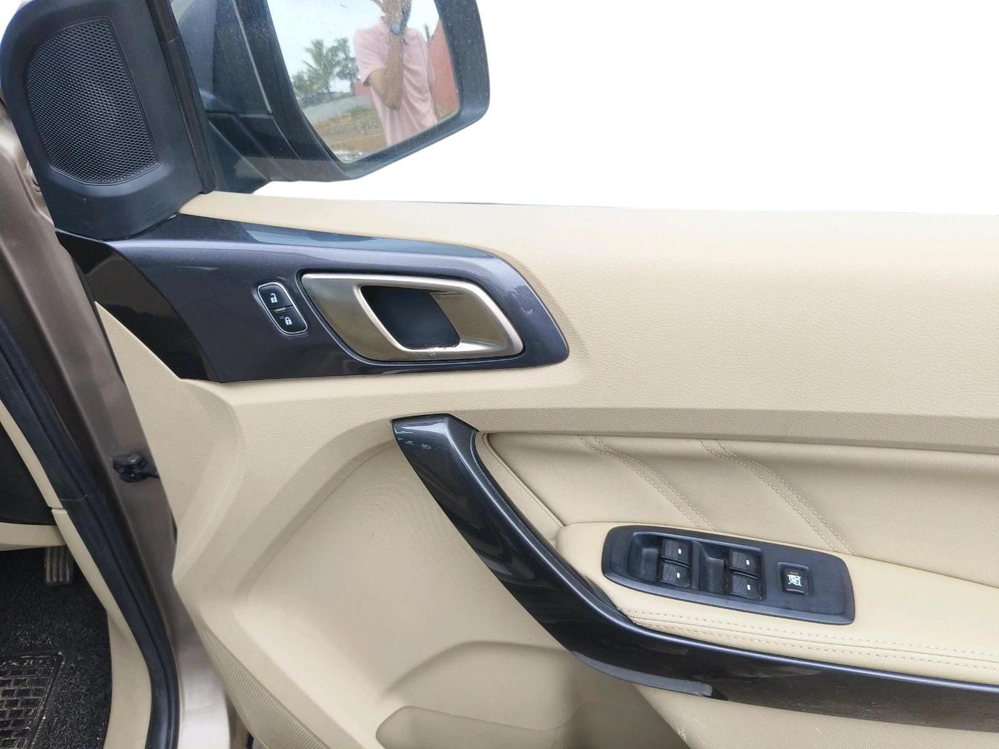 2020 Ford Endeavour TITANIUM PLUS 2.0 4X4 AT SUNROOF, Diesel, Automatic, 1,16,453 km, interior